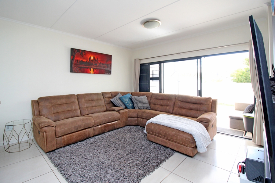 To Let 3 Bedroom Property for Rent in Greenstone Hill Gauteng