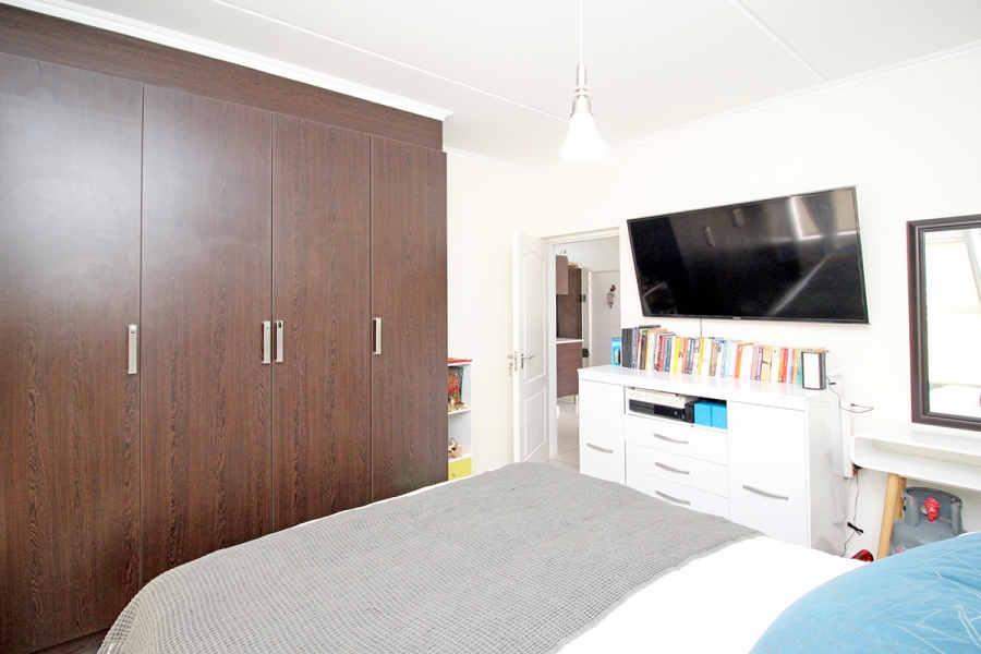 To Let 3 Bedroom Property for Rent in Greenstone Hill Gauteng