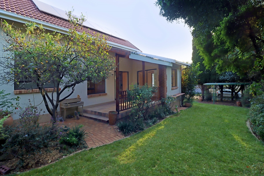 To Let 3 Bedroom Property for Rent in Thornhill Estate Gauteng