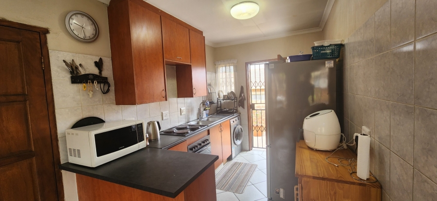To Let 2 Bedroom Property for Rent in Greenstone Hill Gauteng