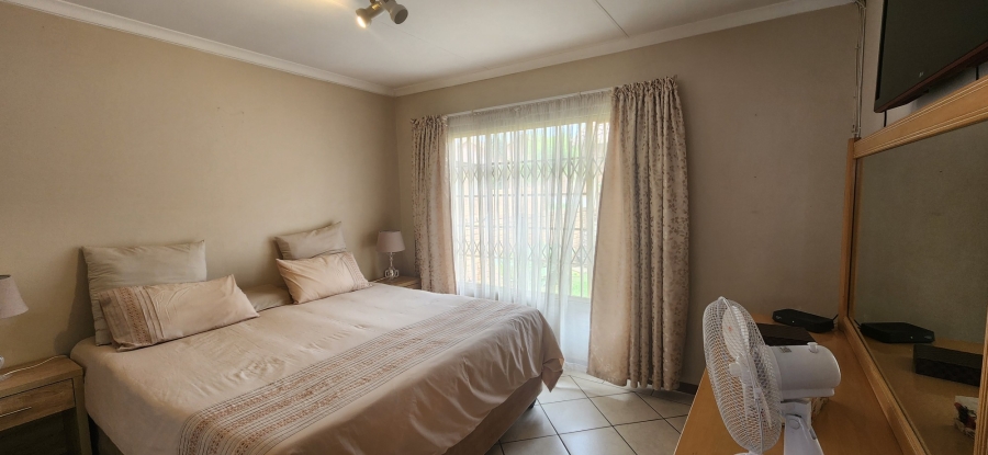 To Let 2 Bedroom Property for Rent in Greenstone Hill Gauteng
