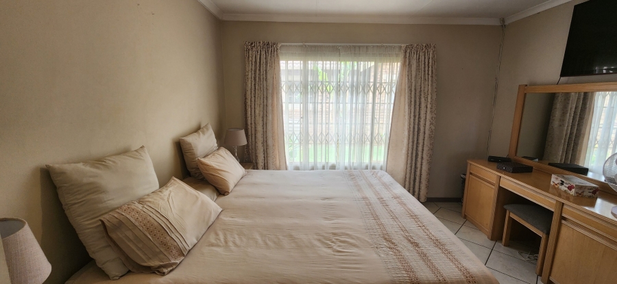 To Let 2 Bedroom Property for Rent in Greenstone Hill Gauteng