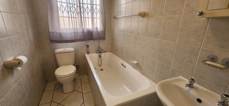 To Let 2 Bedroom Property for Rent in Greenstone Hill Gauteng