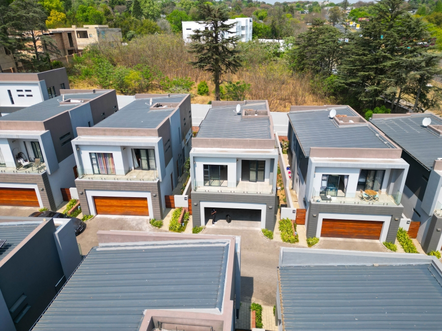 To Let 3 Bedroom Property for Rent in Hurlingham Gauteng