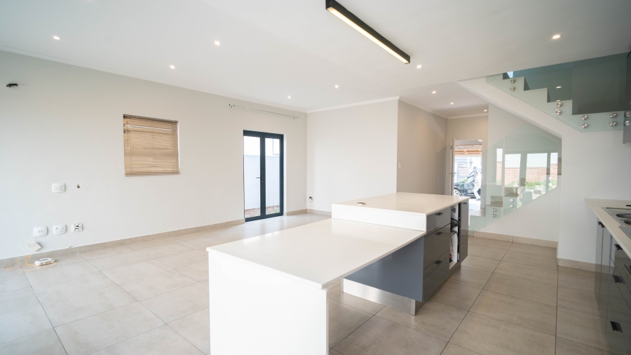 To Let 3 Bedroom Property for Rent in Hurlingham Gauteng