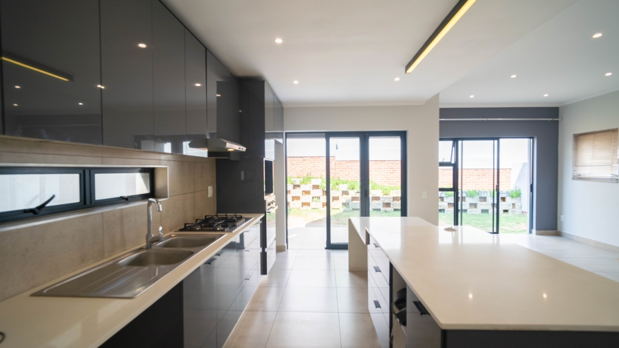 To Let 3 Bedroom Property for Rent in Hurlingham Gauteng