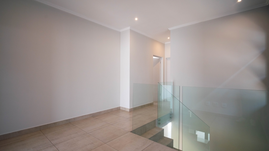 To Let 3 Bedroom Property for Rent in Hurlingham Gauteng