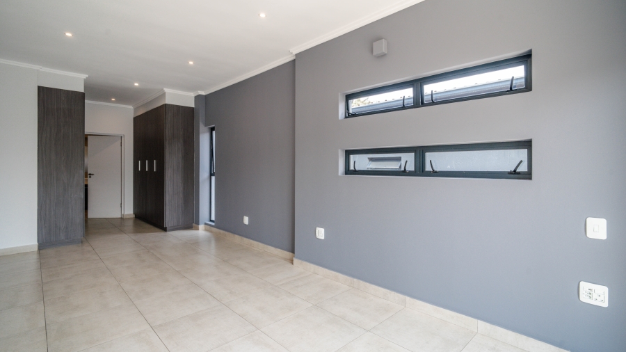 To Let 3 Bedroom Property for Rent in Hurlingham Gauteng