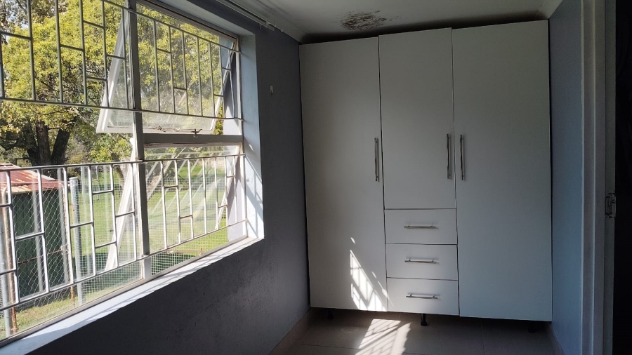 To Let 1 Bedroom Property for Rent in Glen Austin Gauteng