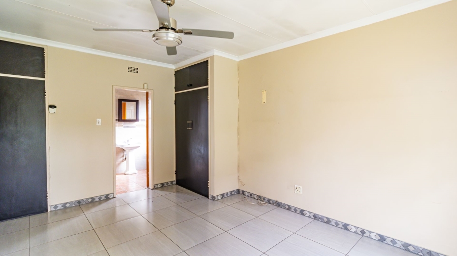 4 Bedroom Property for Sale in Brackendowns Gauteng