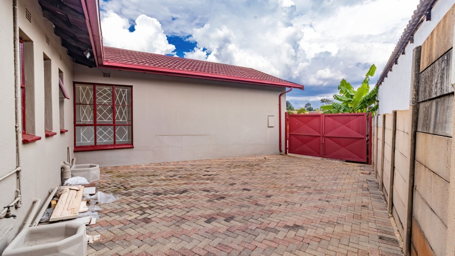 4 Bedroom Property for Sale in Brackendowns Gauteng