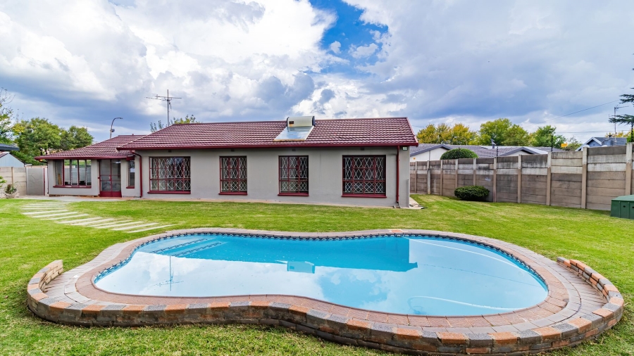 4 Bedroom Property for Sale in Brackendowns Gauteng
