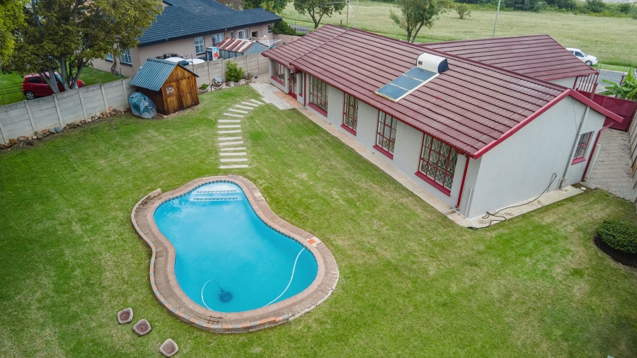 4 Bedroom Property for Sale in Brackendowns Gauteng