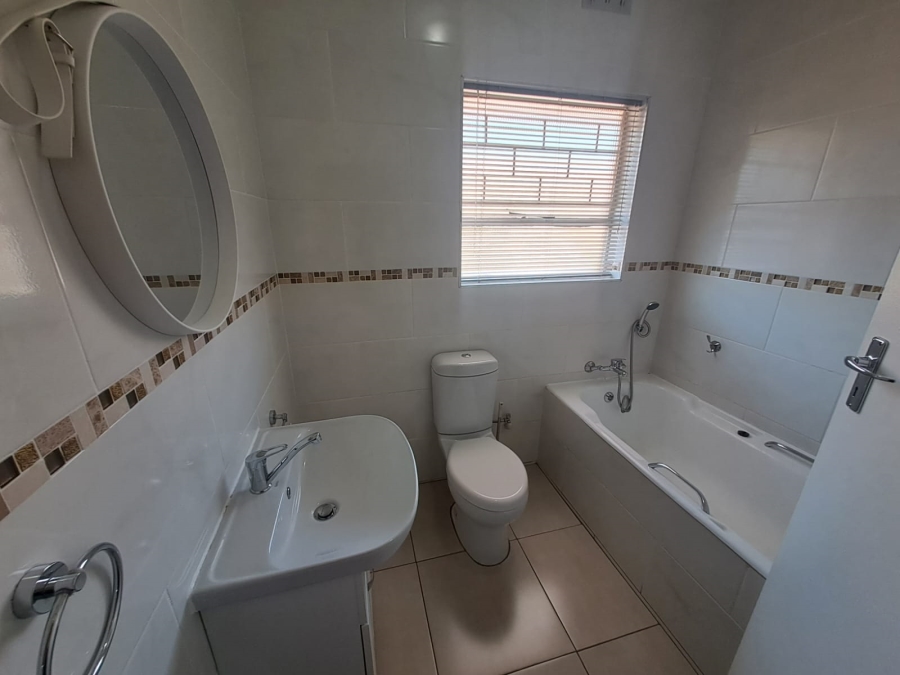 3 Bedroom Property for Sale in Three Rivers Proper Gauteng