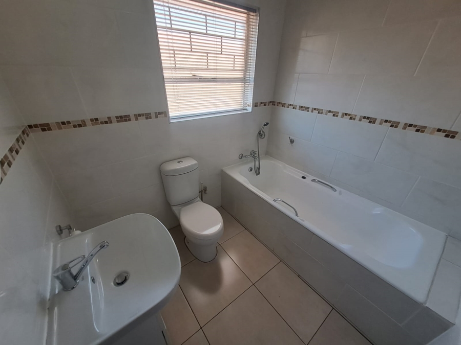 3 Bedroom Property for Sale in Three Rivers Proper Gauteng
