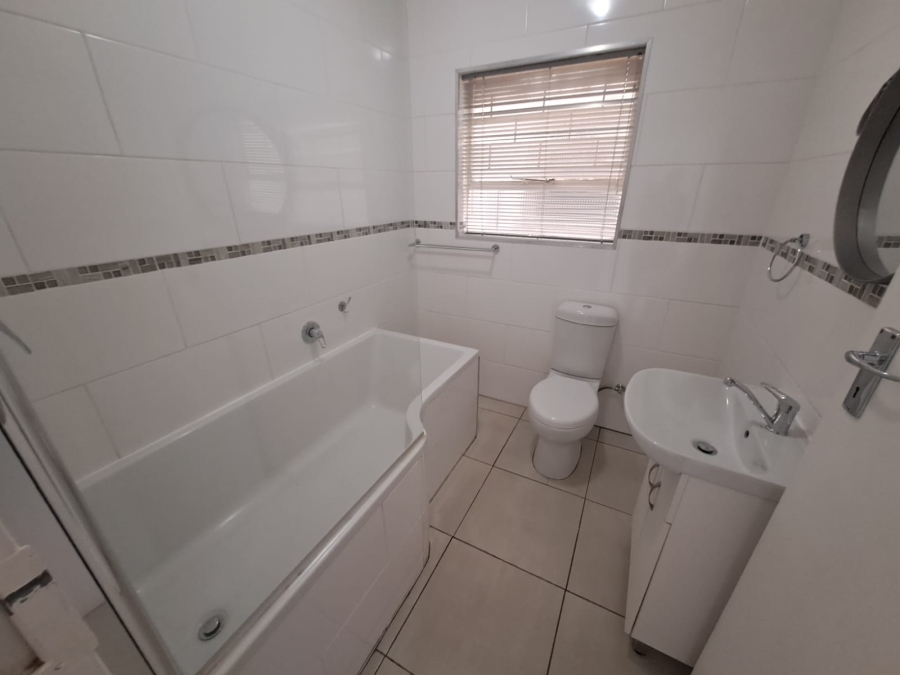 3 Bedroom Property for Sale in Three Rivers Proper Gauteng