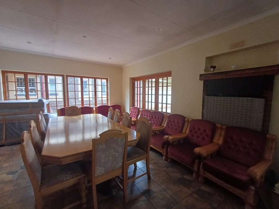 5 Bedroom Property for Sale in Theoville Gauteng