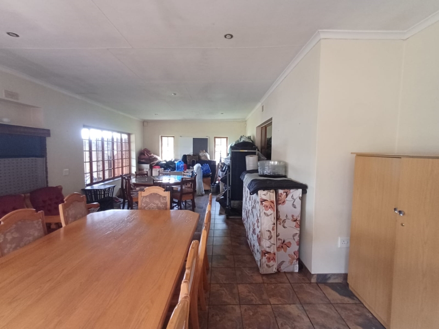 5 Bedroom Property for Sale in Theoville Gauteng