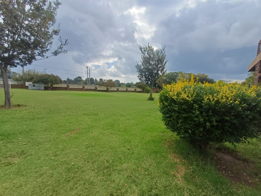 5 Bedroom Property for Sale in Theoville Gauteng