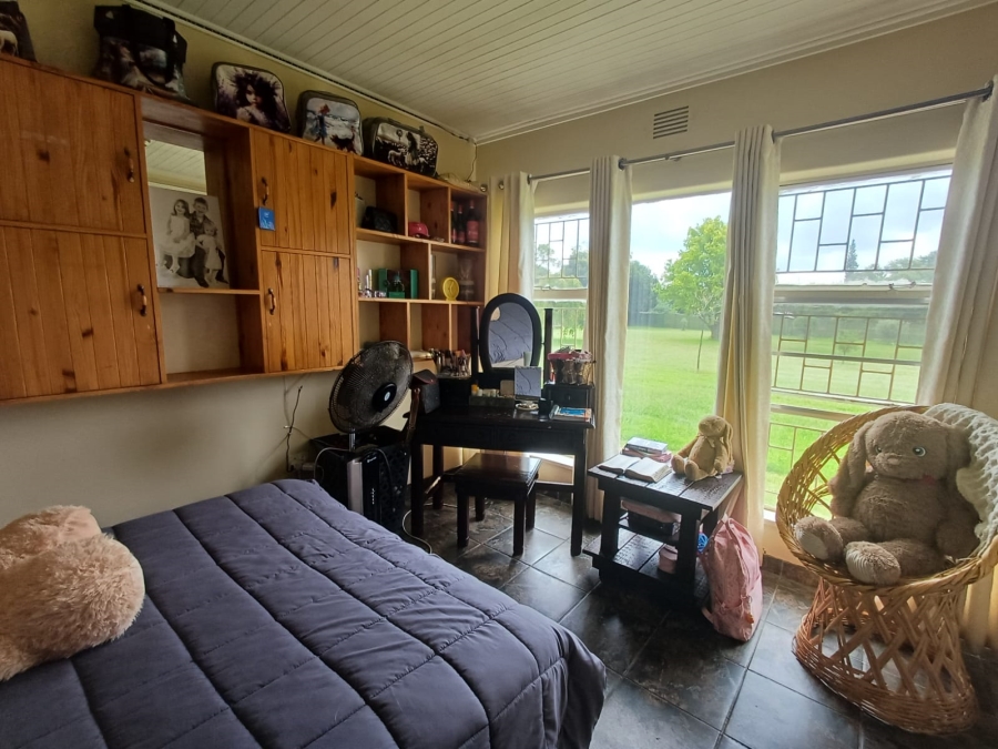 5 Bedroom Property for Sale in Theoville Gauteng