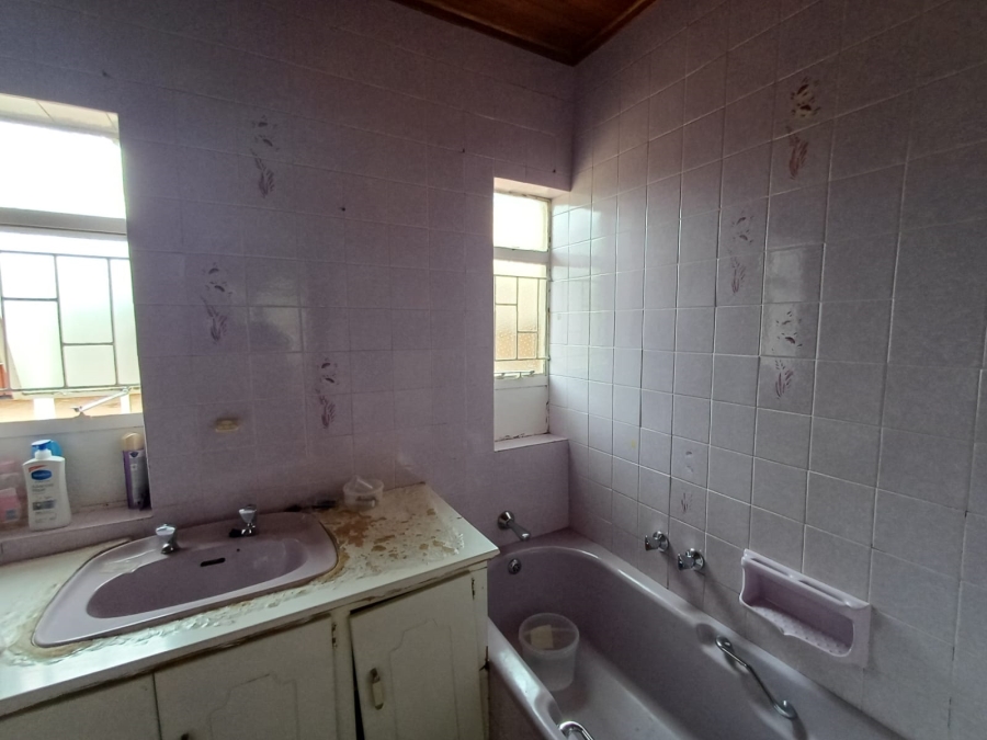 5 Bedroom Property for Sale in Theoville Gauteng