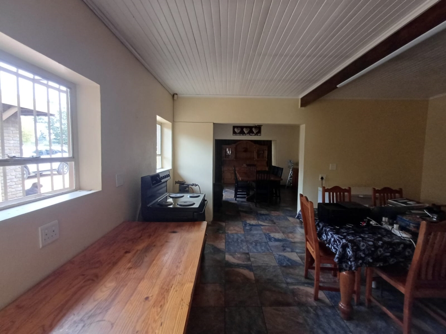 5 Bedroom Property for Sale in Theoville Gauteng