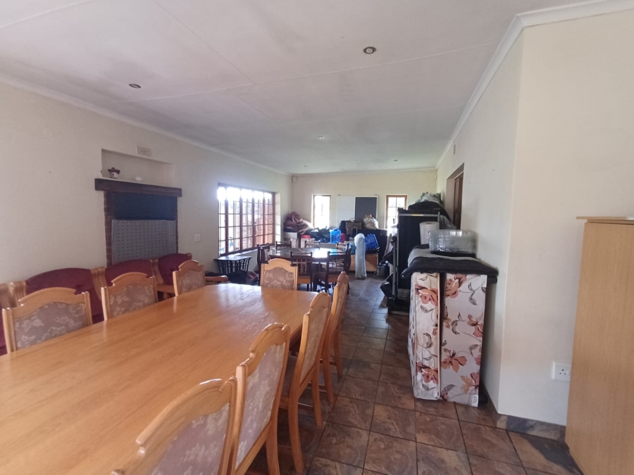 5 Bedroom Property for Sale in Theoville Gauteng