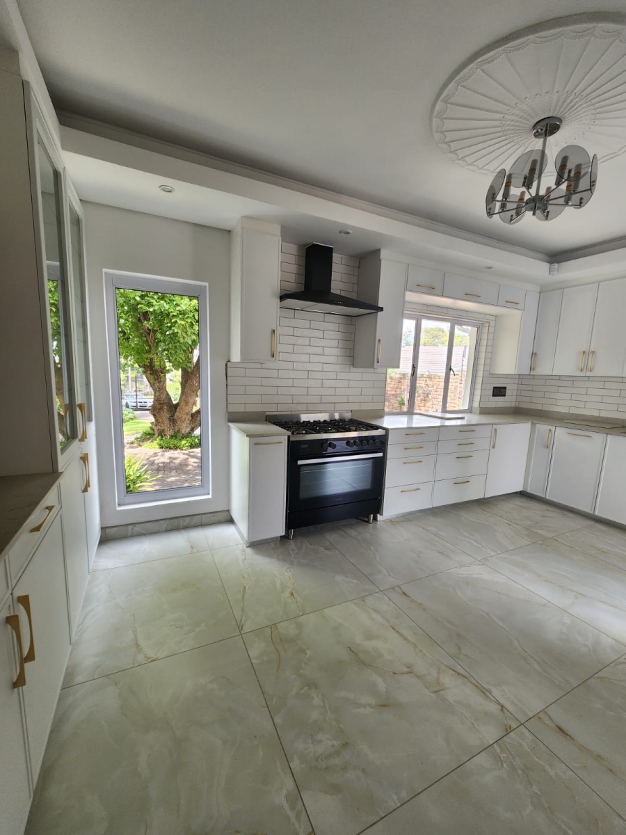 4 Bedroom Property for Sale in Linden Gauteng