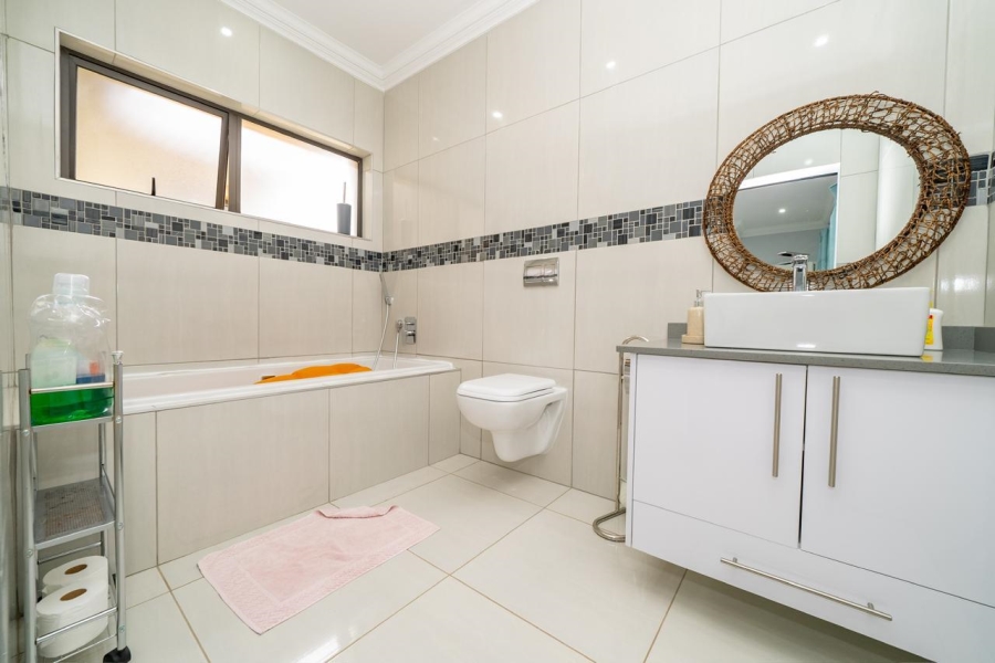 4 Bedroom Property for Sale in Helderwyk Gauteng