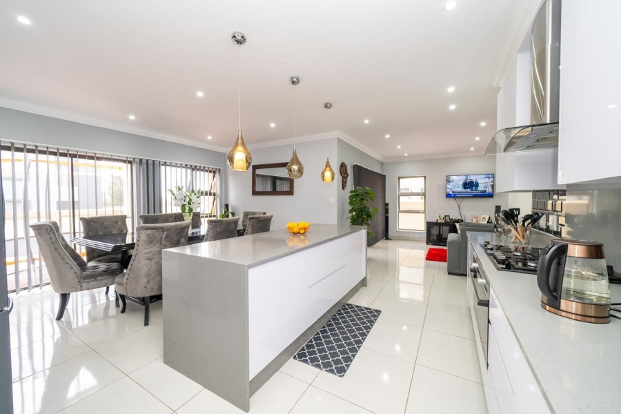 4 Bedroom Property for Sale in Helderwyk Gauteng