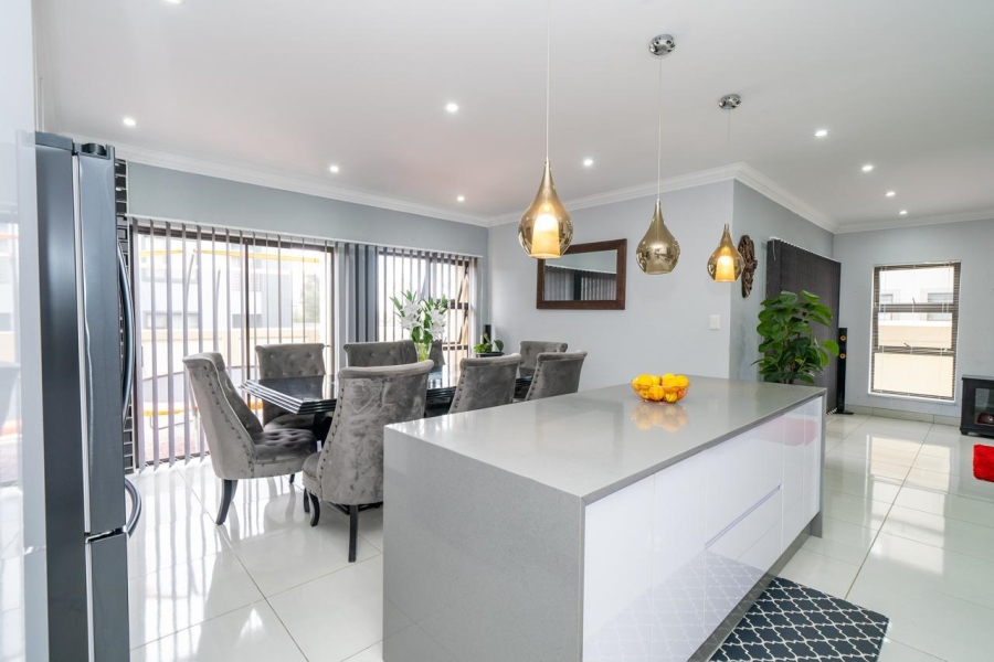 4 Bedroom Property for Sale in Helderwyk Gauteng