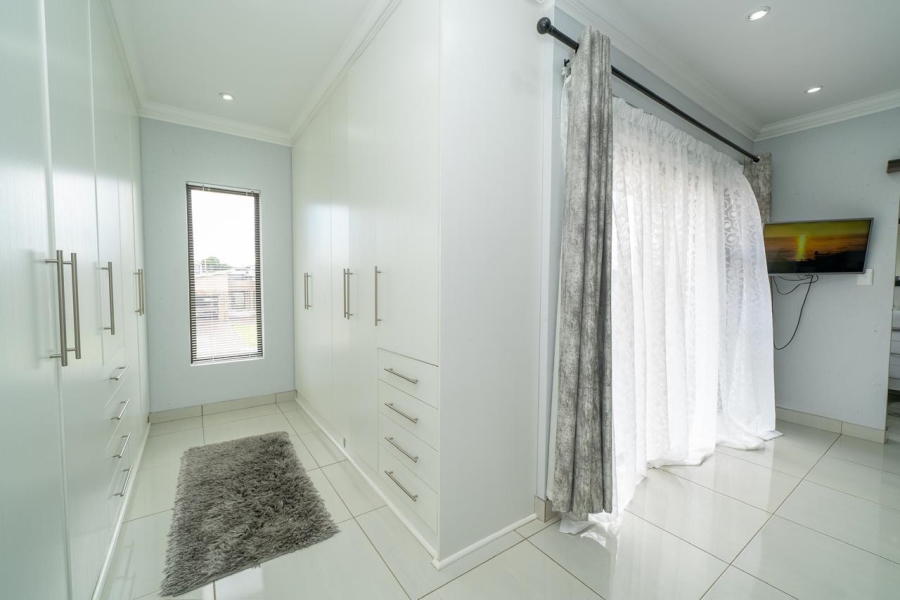 4 Bedroom Property for Sale in Helderwyk Gauteng