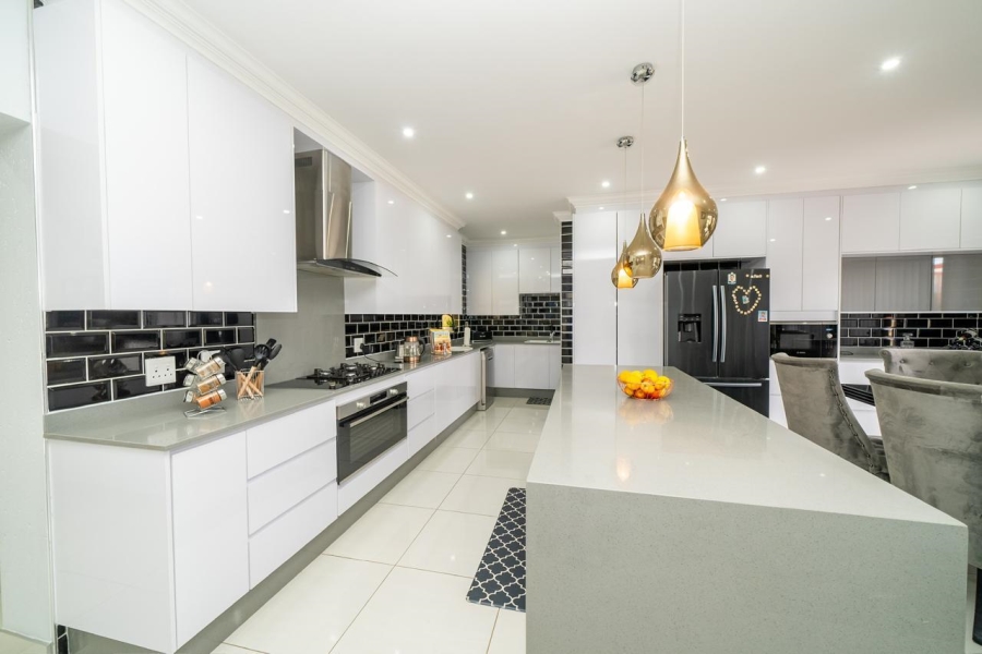 4 Bedroom Property for Sale in Helderwyk Gauteng