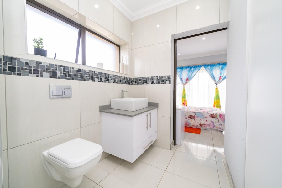 4 Bedroom Property for Sale in Helderwyk Gauteng