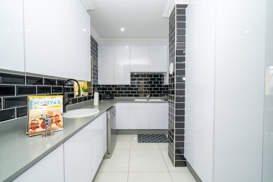 4 Bedroom Property for Sale in Helderwyk Gauteng