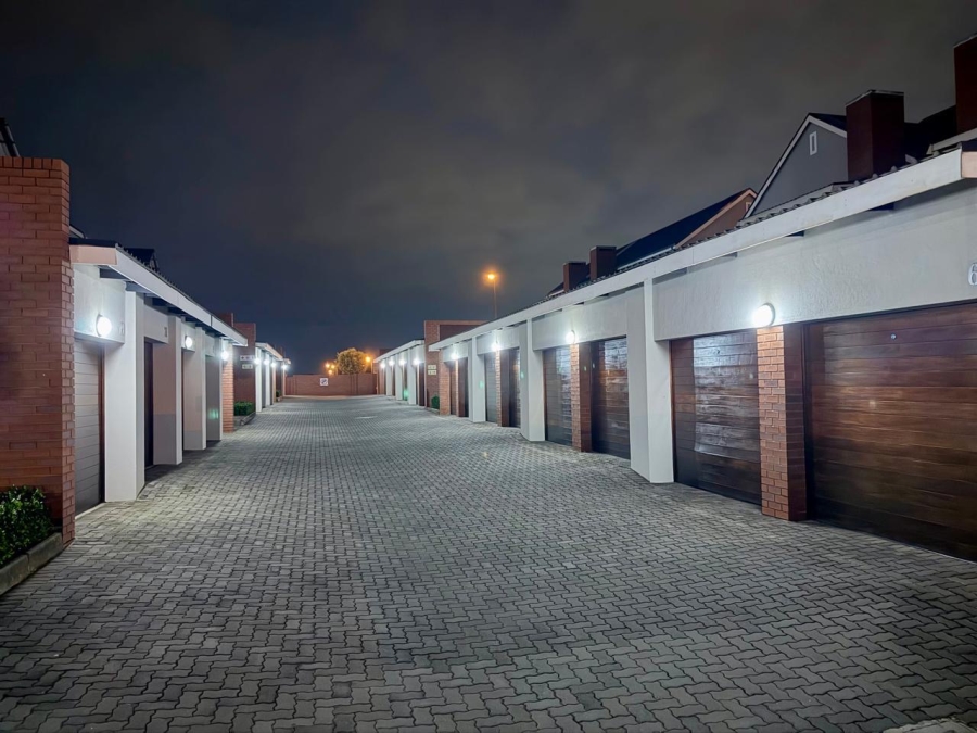 3 Bedroom Property for Sale in Louwlardia Gauteng