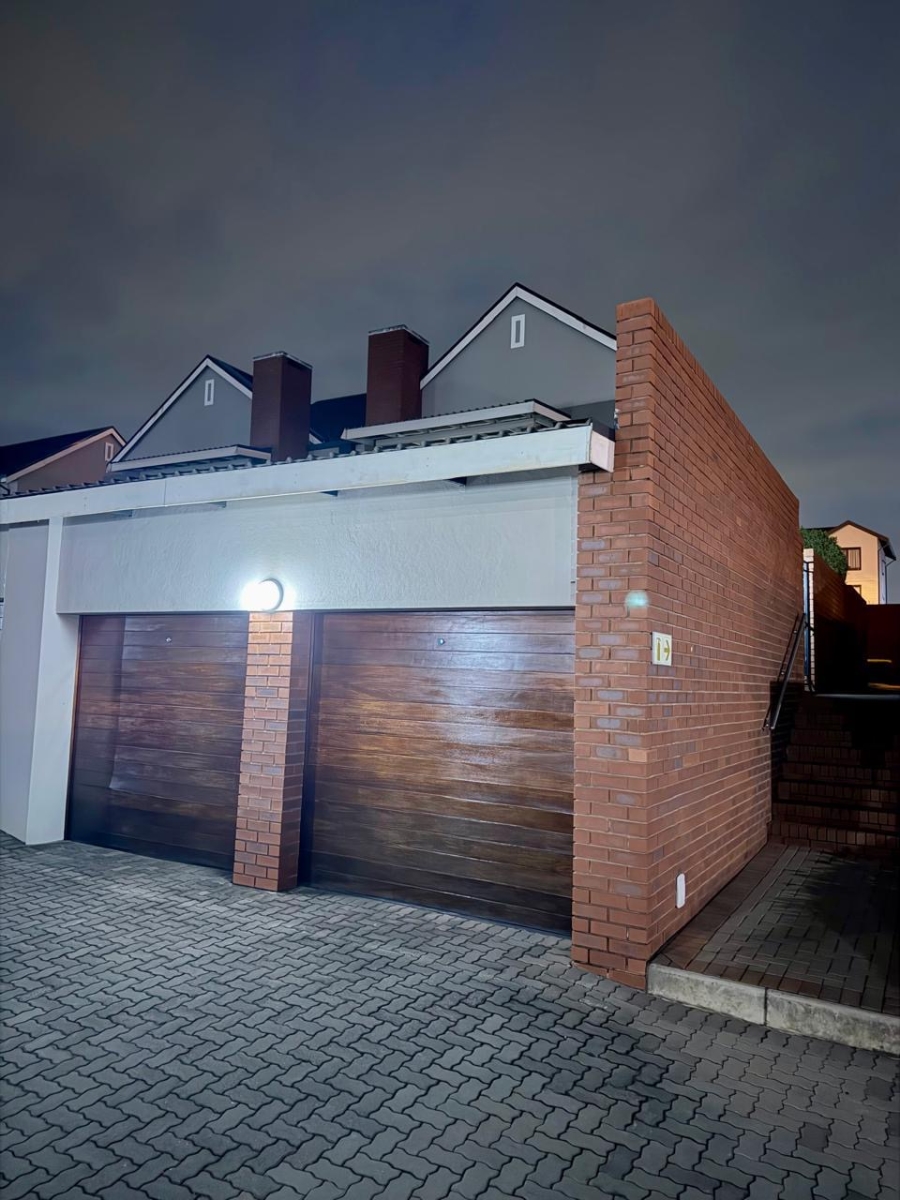 3 Bedroom Property for Sale in Louwlardia Gauteng