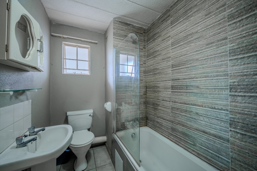 2 Bedroom Property for Sale in Groenkloof Gauteng