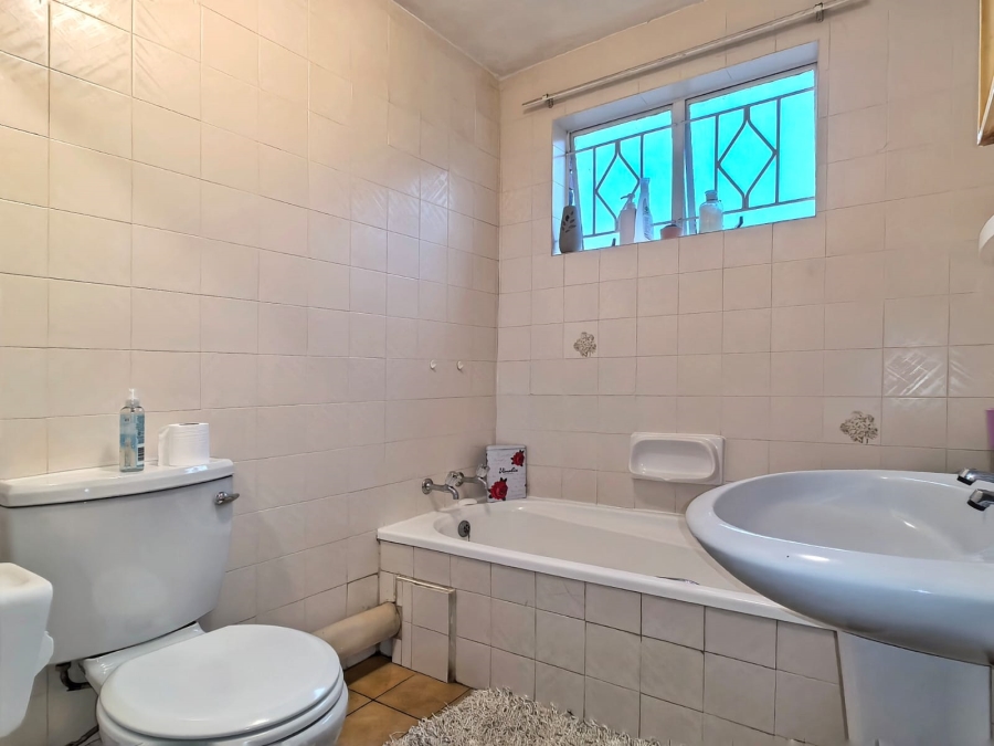 To Let 2 Bedroom Property for Rent in Northcliff Gauteng