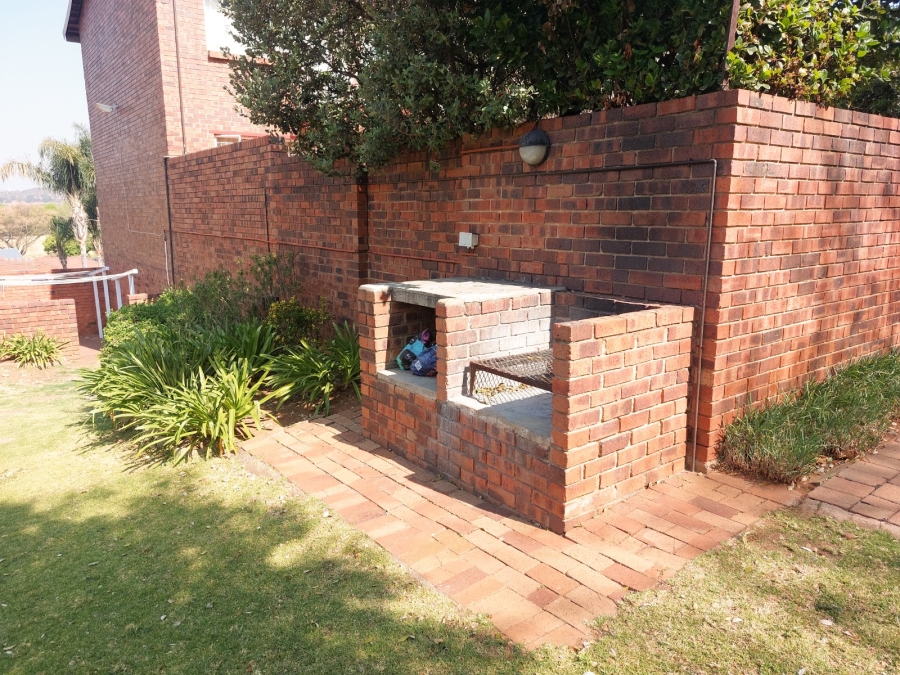To Let 2 Bedroom Property for Rent in Northcliff Gauteng