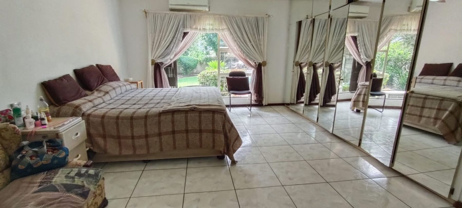 6 Bedroom Property for Sale in Helikonpark Gauteng