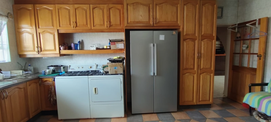 6 Bedroom Property for Sale in Helikonpark Gauteng