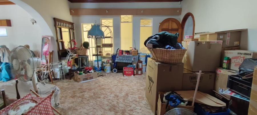 6 Bedroom Property for Sale in Helikonpark Gauteng