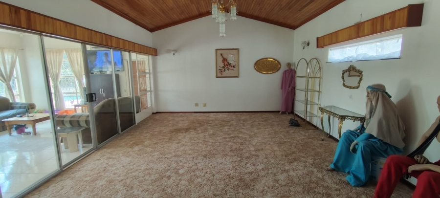 6 Bedroom Property for Sale in Helikonpark Gauteng