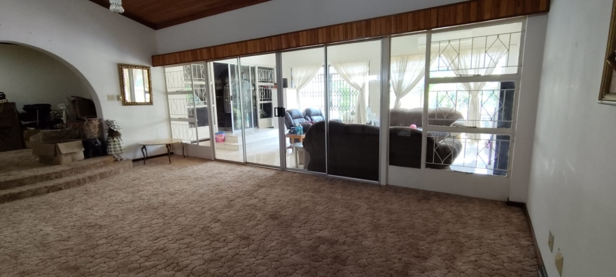 6 Bedroom Property for Sale in Helikonpark Gauteng