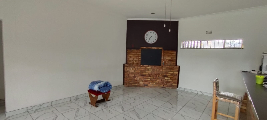 6 Bedroom Property for Sale in Helikonpark Gauteng