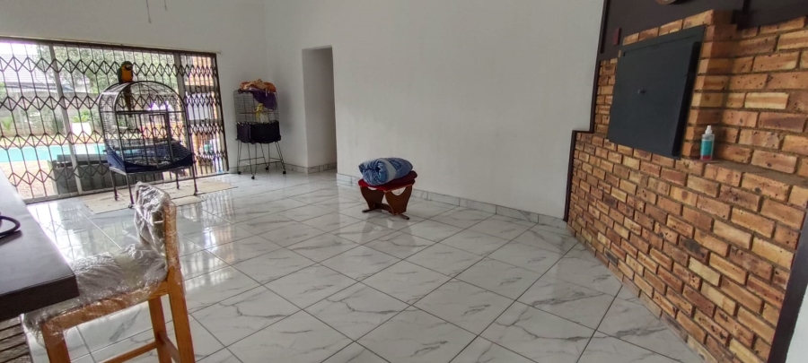 6 Bedroom Property for Sale in Helikonpark Gauteng