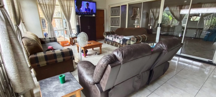 6 Bedroom Property for Sale in Helikonpark Gauteng