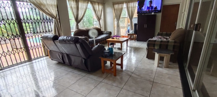 6 Bedroom Property for Sale in Helikonpark Gauteng