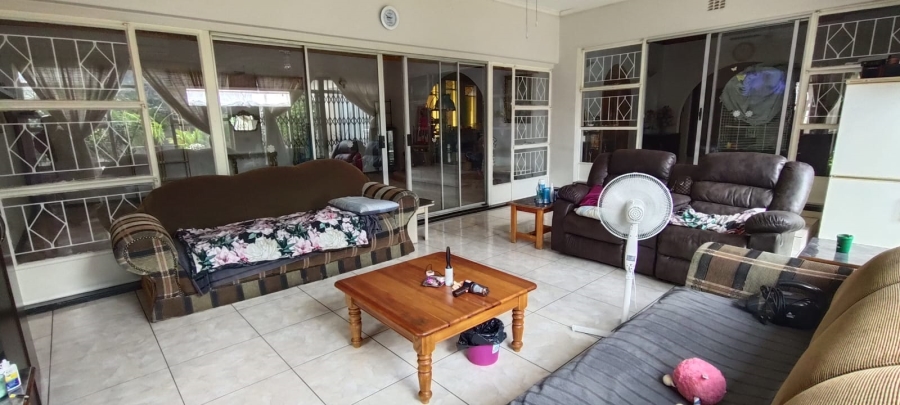 6 Bedroom Property for Sale in Helikonpark Gauteng